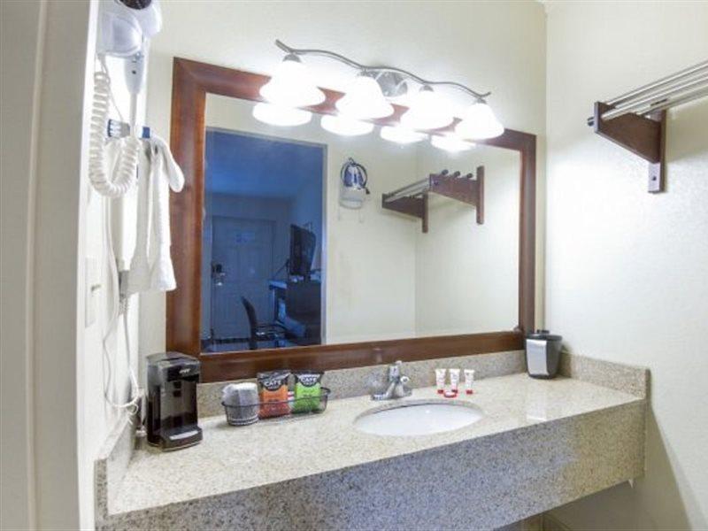 Econo Lodge فورست سيتي المظهر الخارجي الصورة