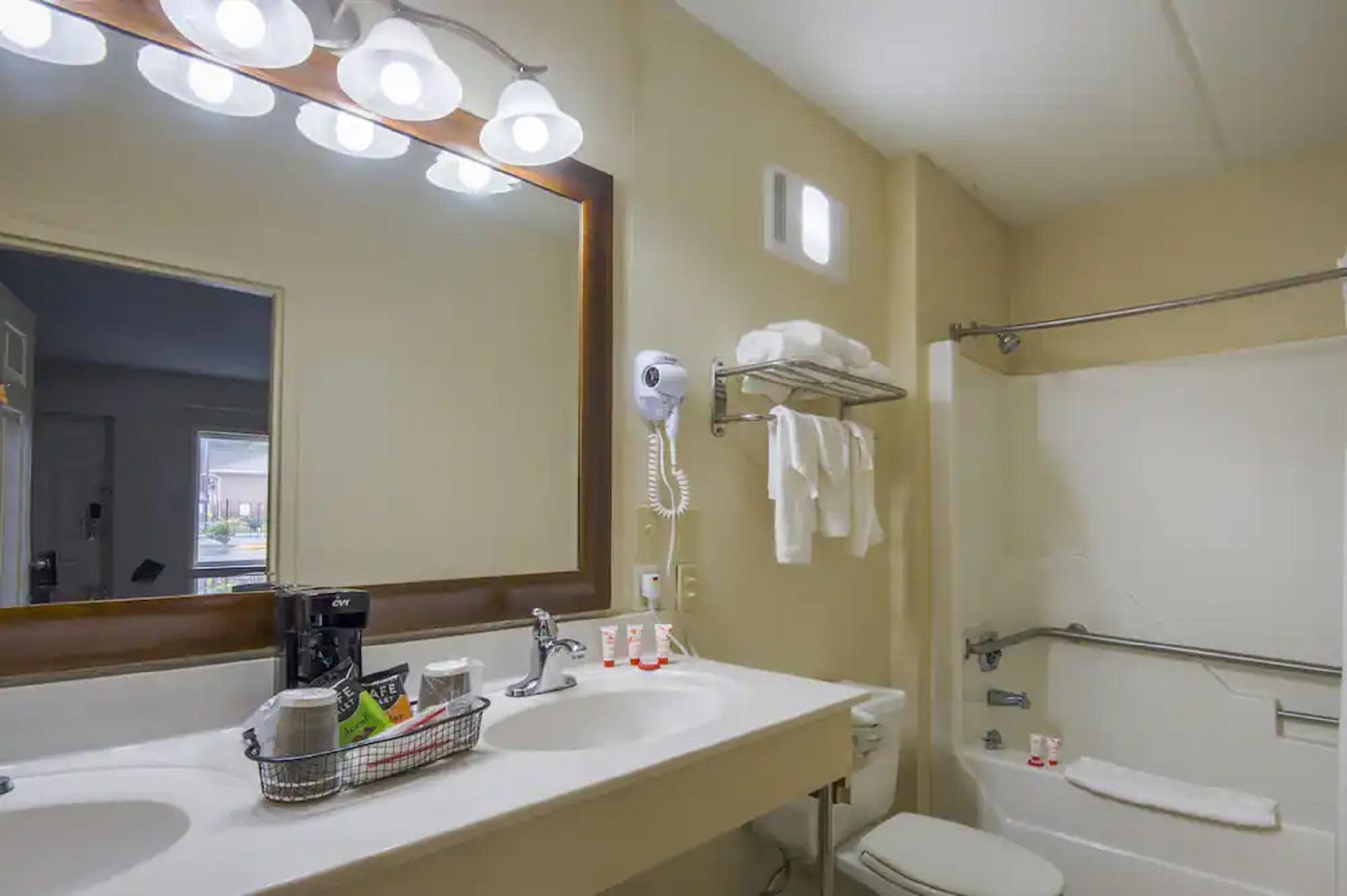 Econo Lodge فورست سيتي المظهر الخارجي الصورة