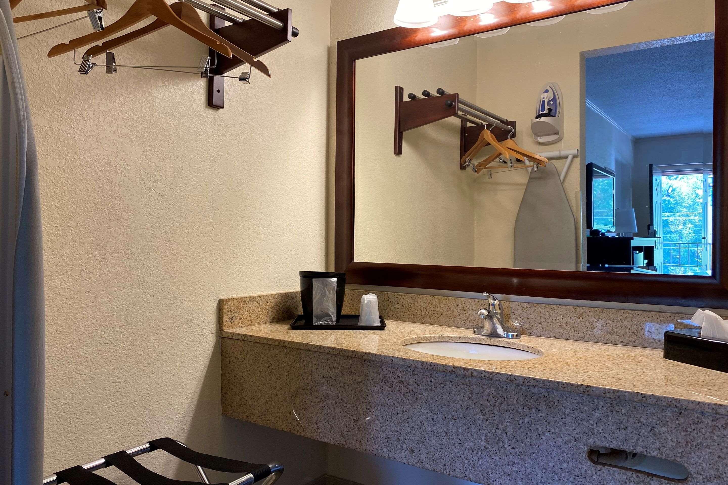 Econo Lodge فورست سيتي المظهر الخارجي الصورة