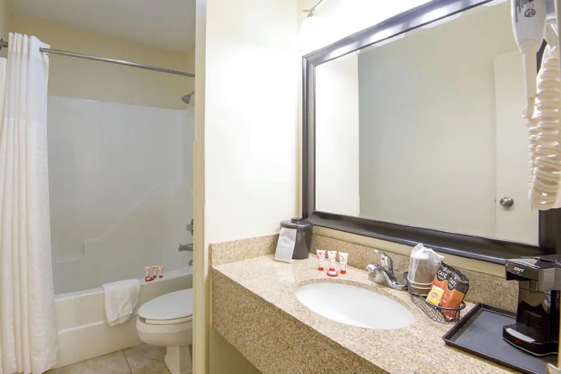 Econo Lodge فورست سيتي المظهر الخارجي الصورة