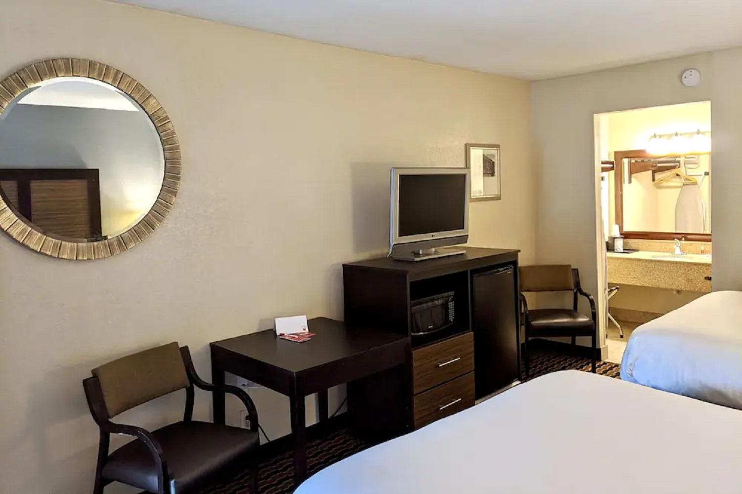 Econo Lodge فورست سيتي المظهر الخارجي الصورة