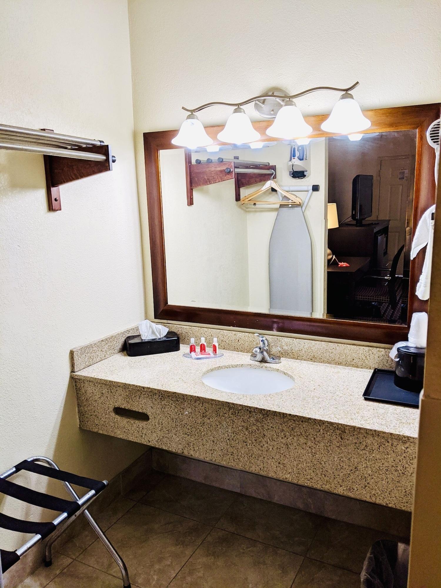 Econo Lodge فورست سيتي المظهر الخارجي الصورة