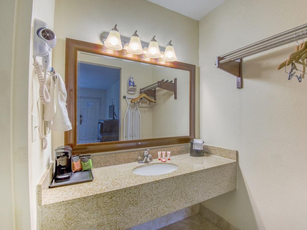 Econo Lodge فورست سيتي المظهر الخارجي الصورة